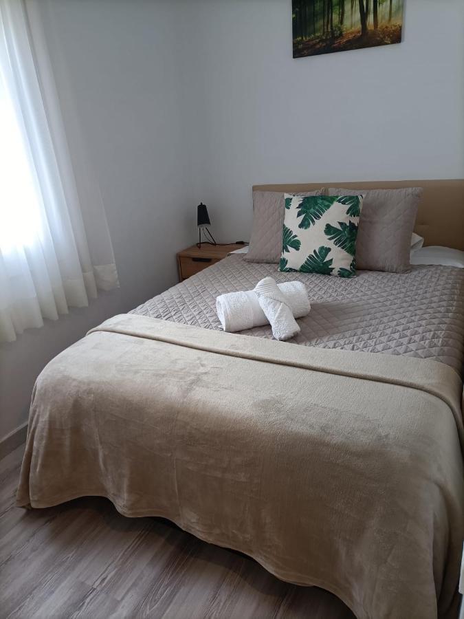 Apartamento Maya Relax Салоу Экстерьер фото